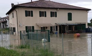 Energia “Edifici compromessi dall’alluvione, cosa fare per sospendere i pagamenti delle bollette fino al 31 ottobre”